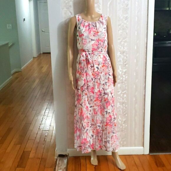 R&K Dresses & Skirts - R&K Floral Belt Maxi Dress